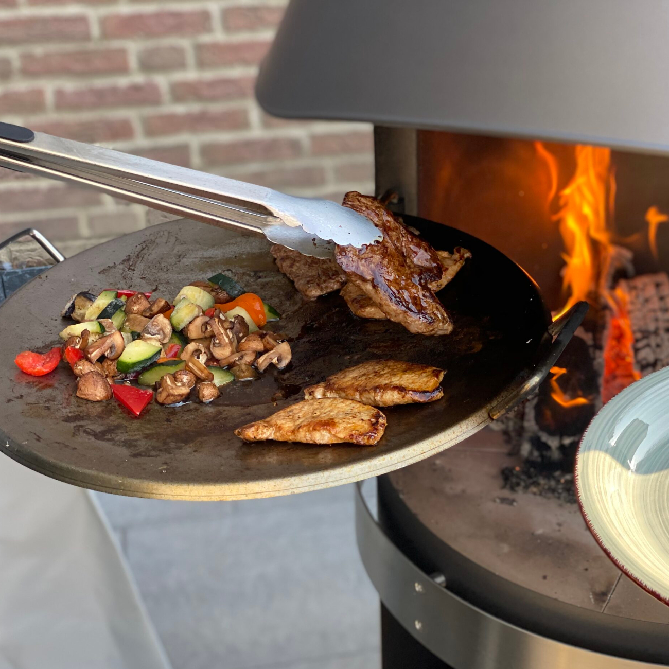 firestar-gartenkamin-holzgrill-zubeh-r-steackpfanne-web3