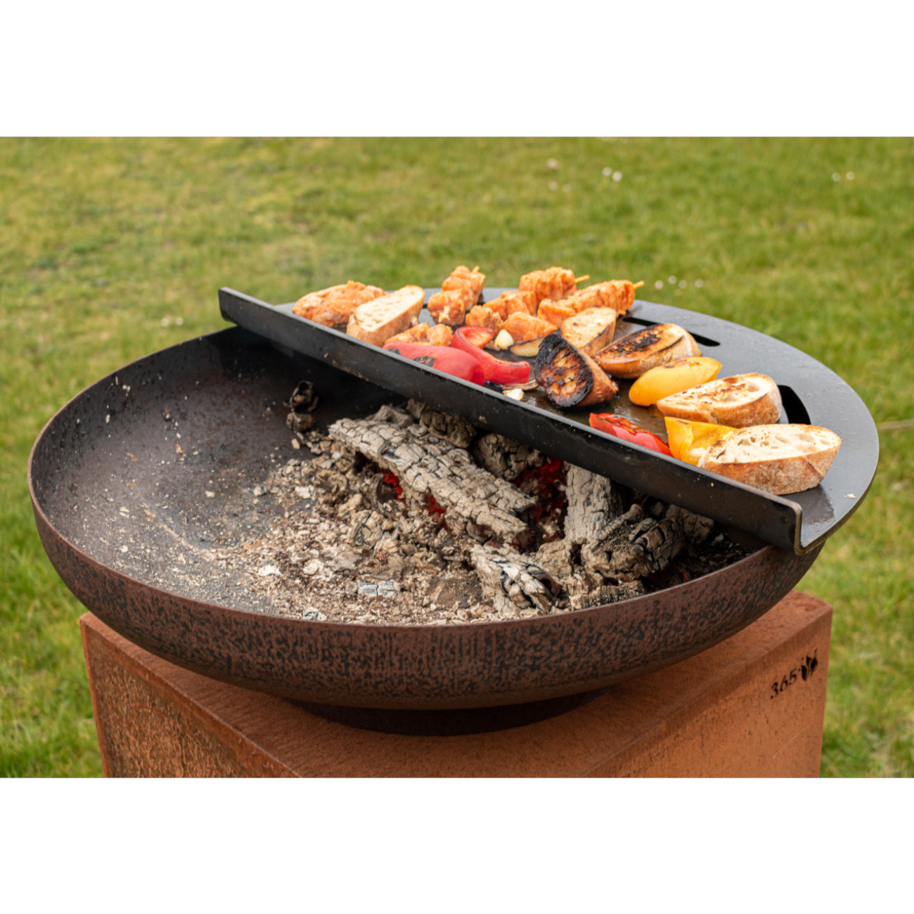 gartenkamin-plancha-grill-feuercampus365-ymos55-cortenstahl-web3