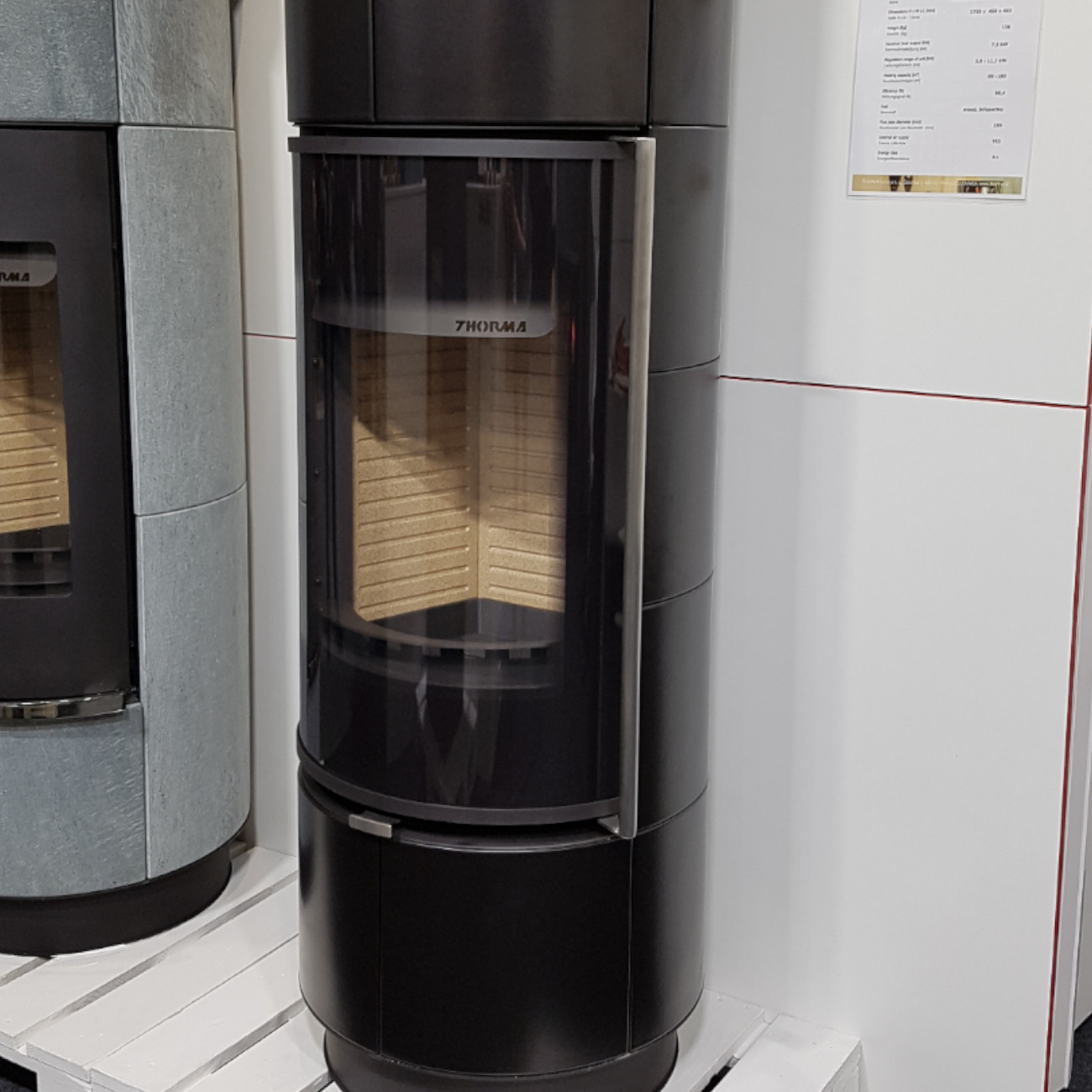 thorma-delia-extra-keramik-schwarz-kaminofen-web3