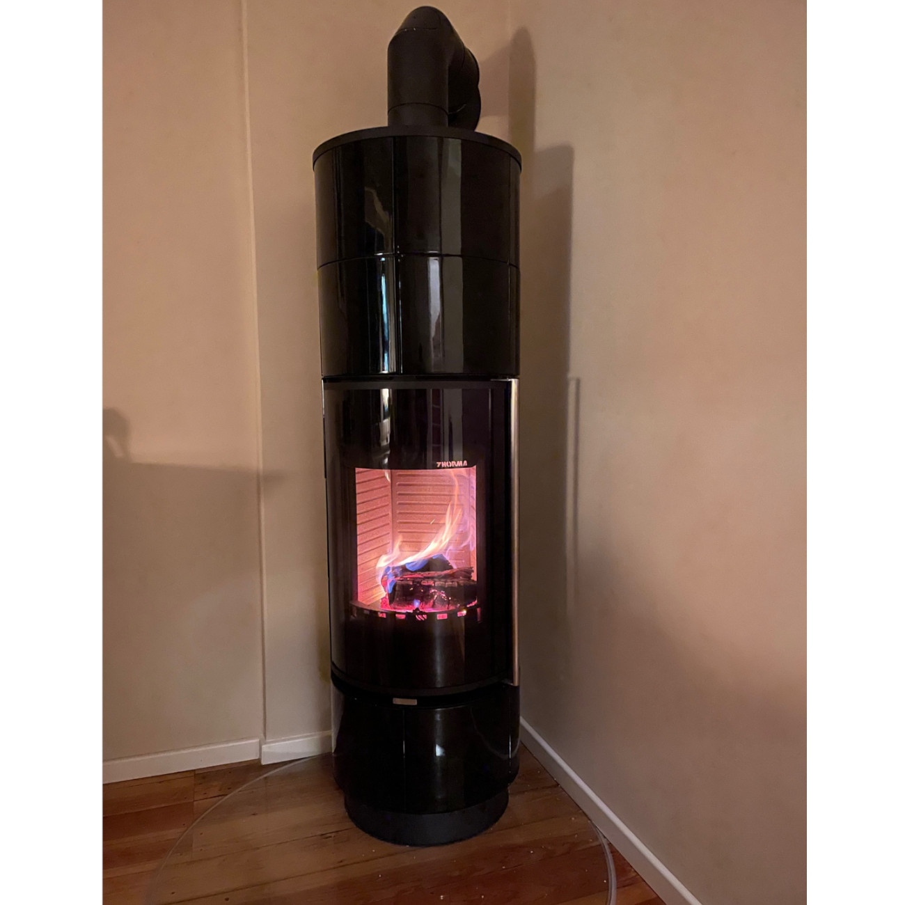 thorma-delia-extra-keramik-schwarz-kaminofen-web6