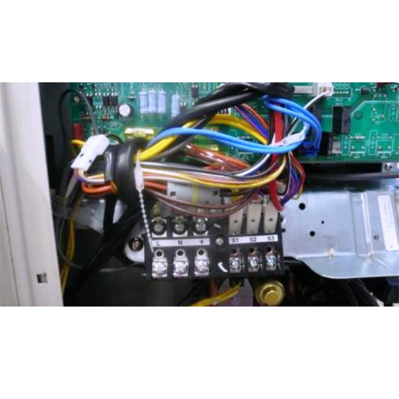klemmleiste-elektroanschluss-mitsubishi-waermepumpe-web