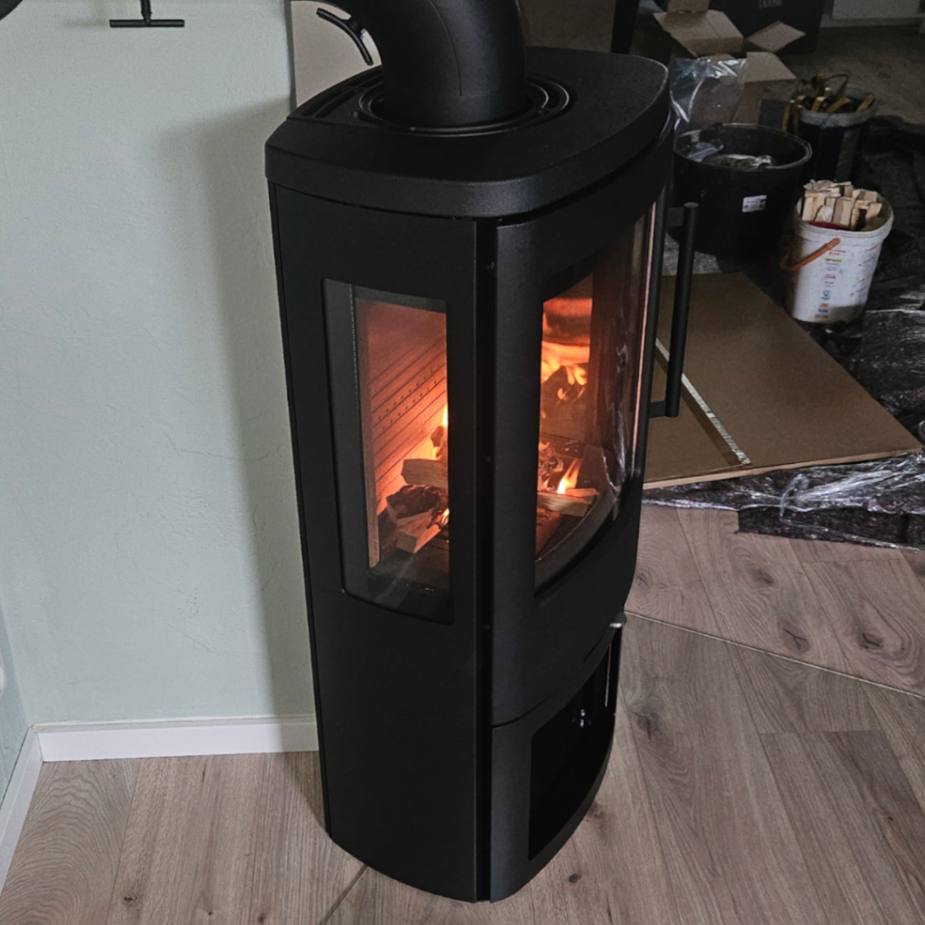 TT44G Panorama Kaminofen 5kW Schwarz - Magnettür