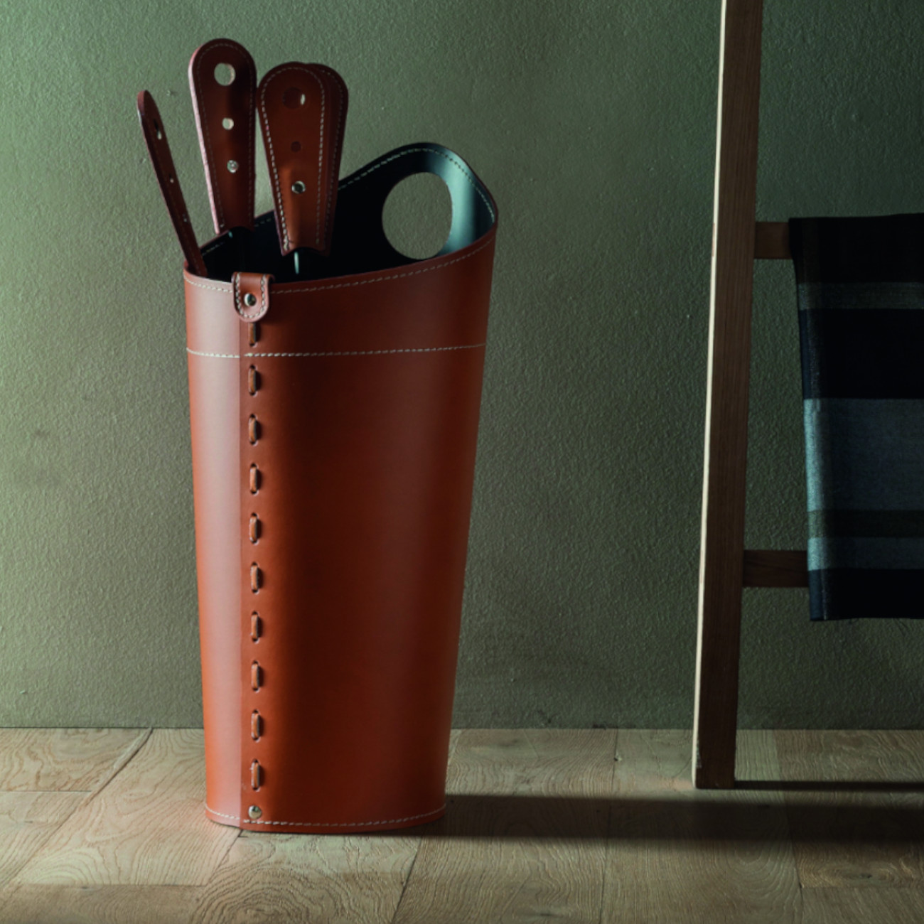 kaminbesteck-nilar-braun-web2