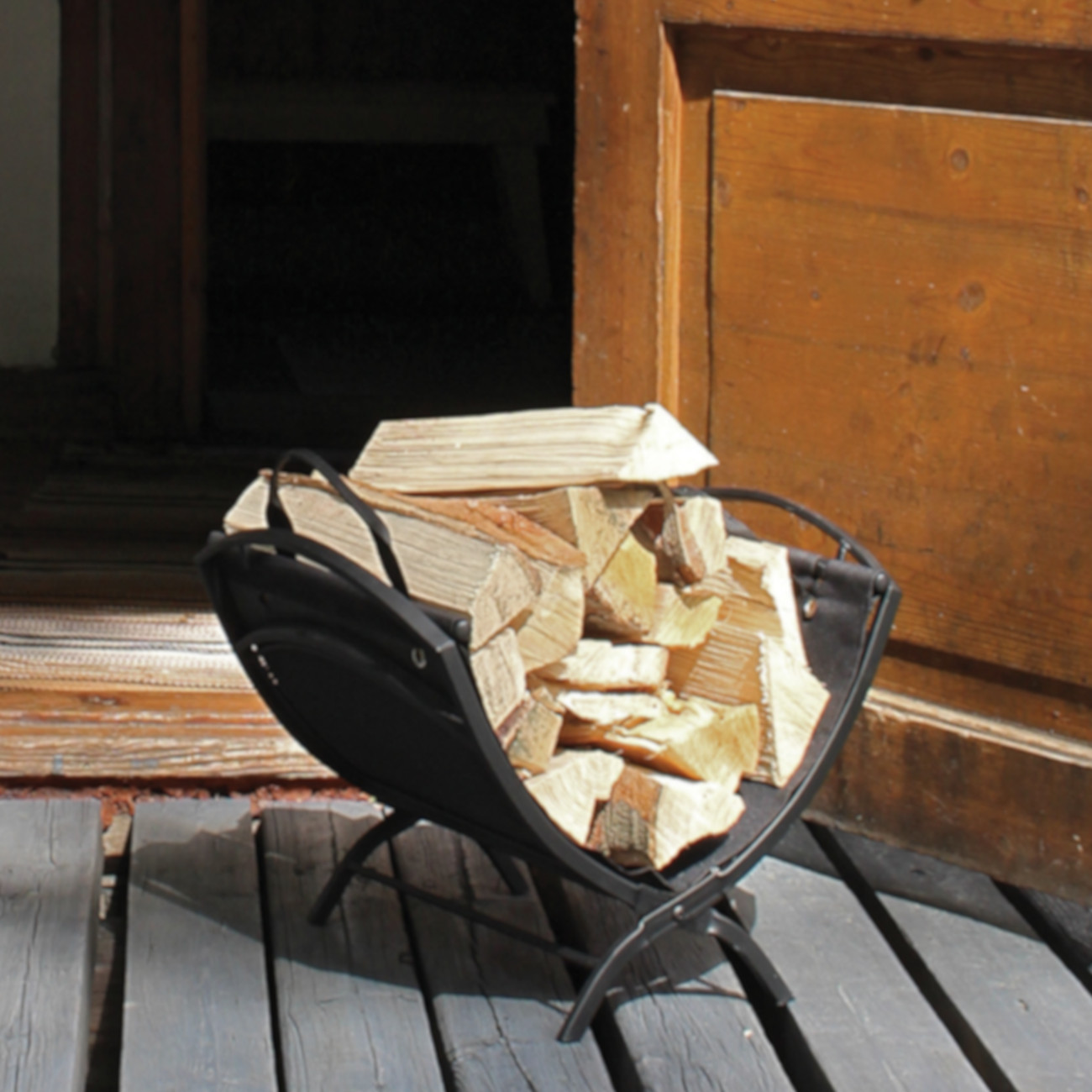 Holztr-ger_mit_Tragetasche_schwarz_mit_holz_nahJaLtGQ8sjZrG8