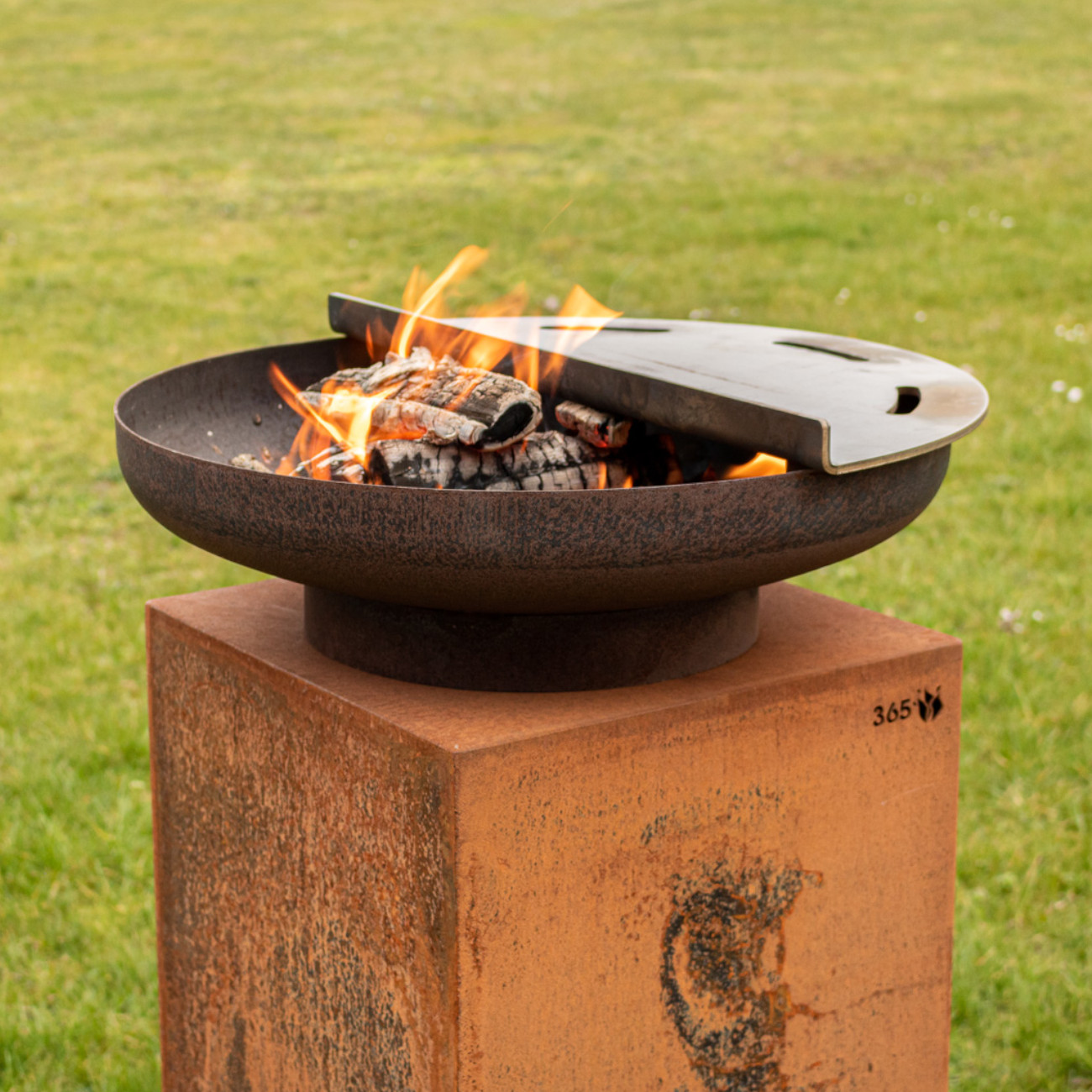 gartenkamin-plancha-grill-feuercampus365-ymos55-cortenstahl-web12
