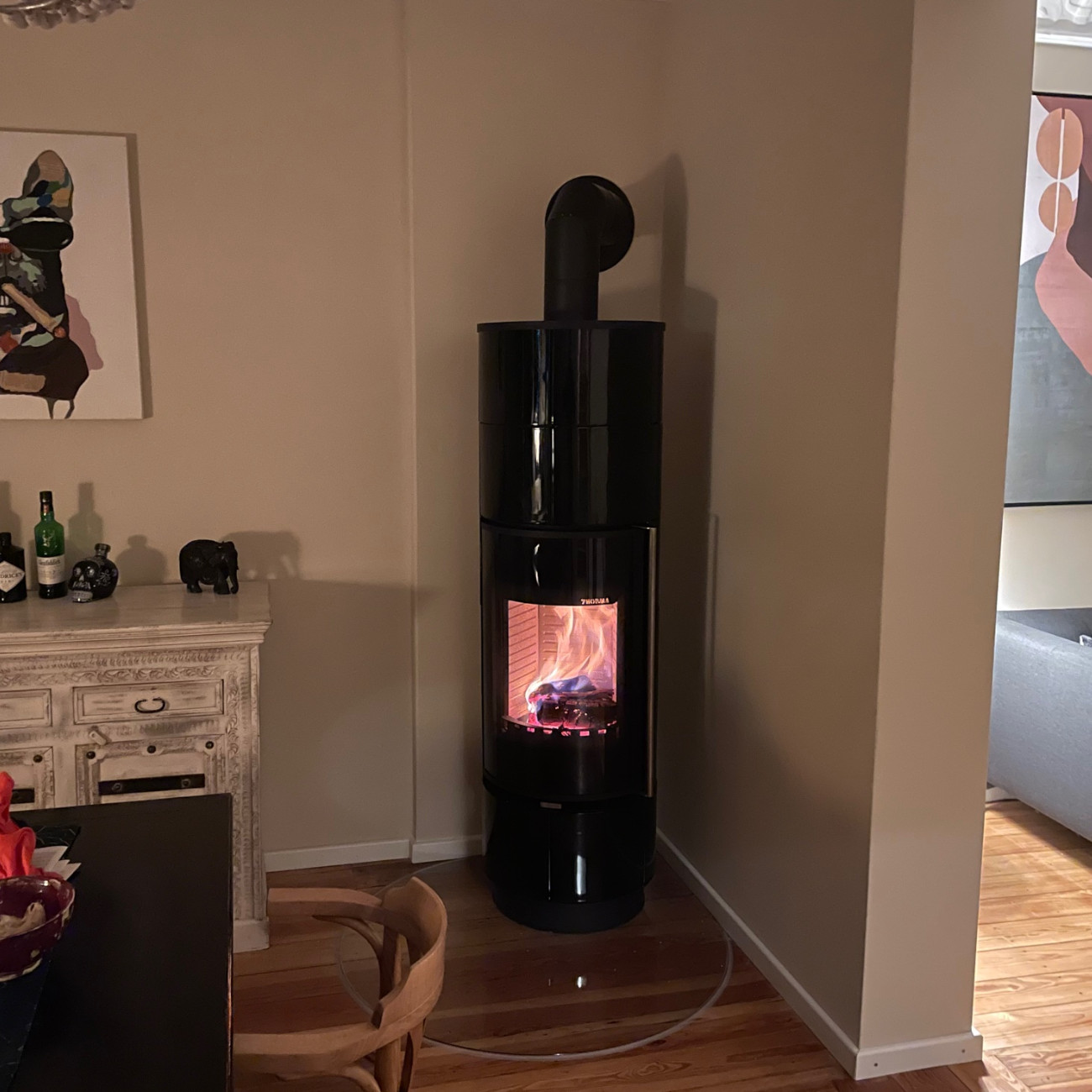 thorma-delia-extra-keramik-schwarz-kaminofen-web5