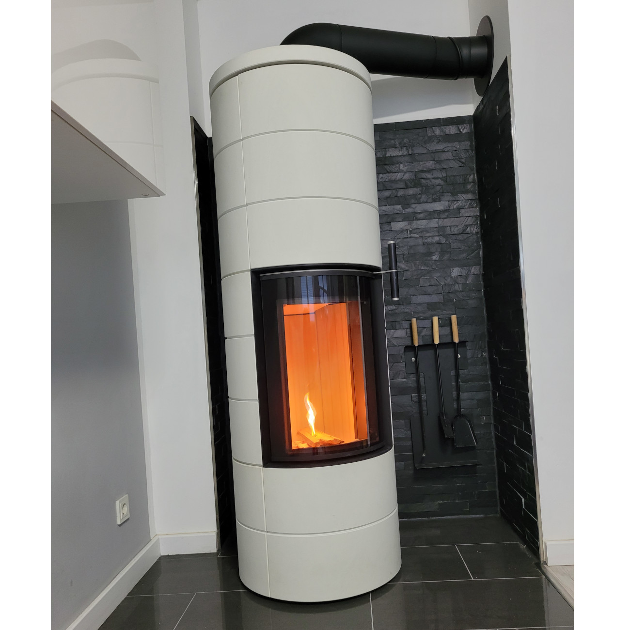 Titan Beton Creme Speicherkaminofen 7KW Titan Beton Creme Speicherkaminofen 7KW