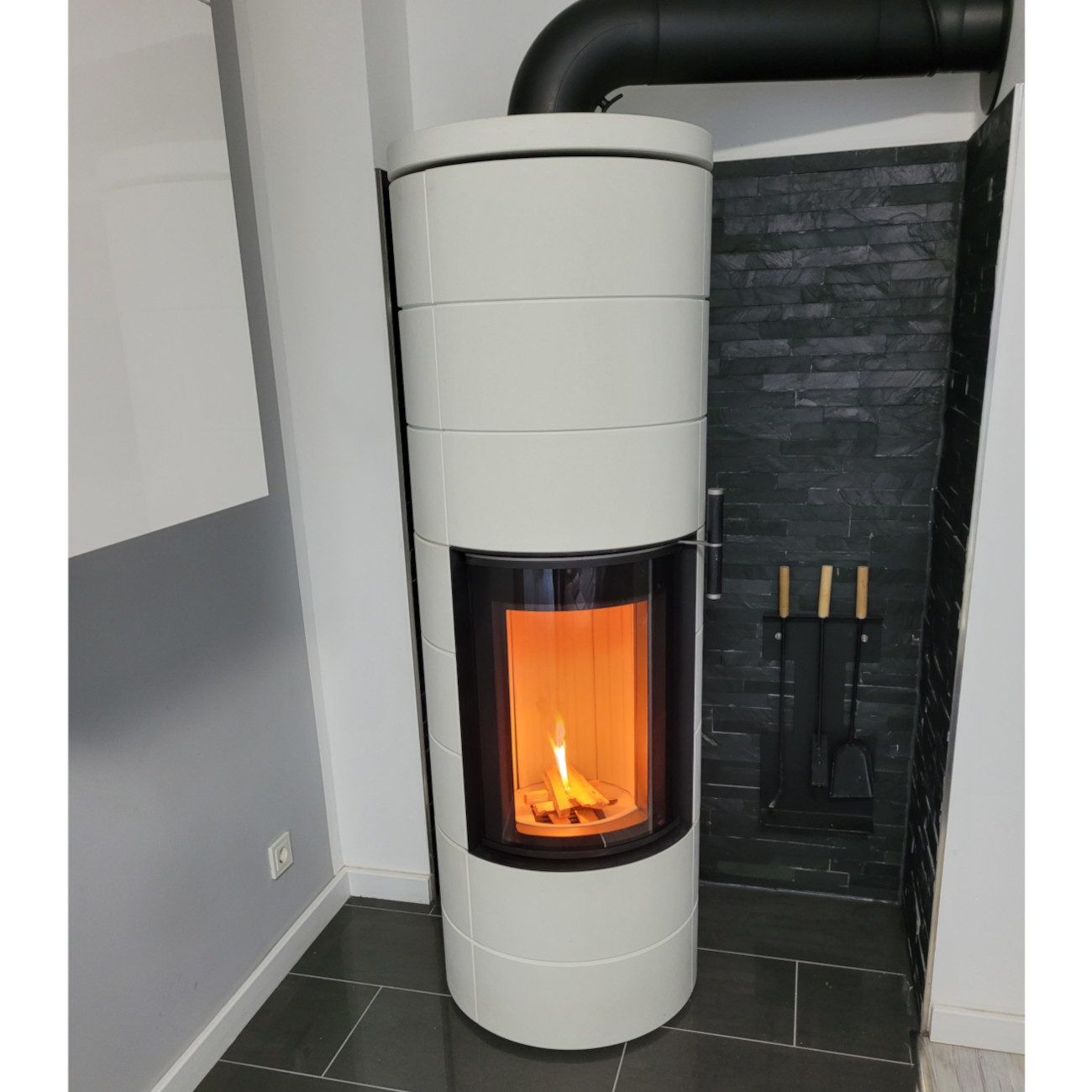 Titan Beton Creme Speicherkaminofen 7KW Titan Beton Creme Speicherkaminofen 7KW