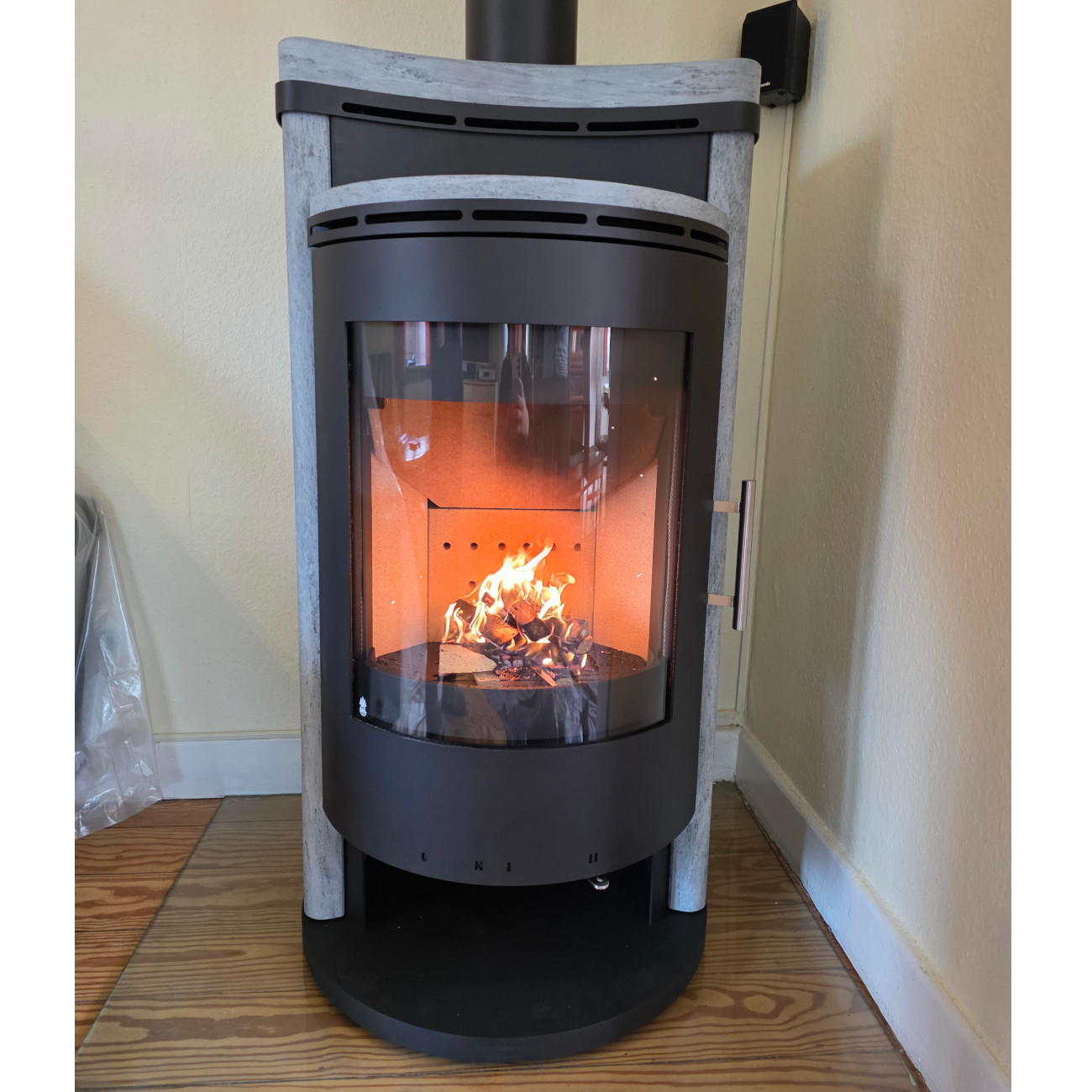 Saros Serpentino Kaminofen 7kW Saros Serpentino Kaminofen 7kW
