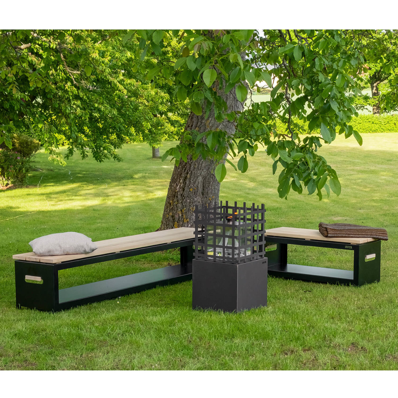 gartenbank-holzlager-schwarz-feuercampus365-web1