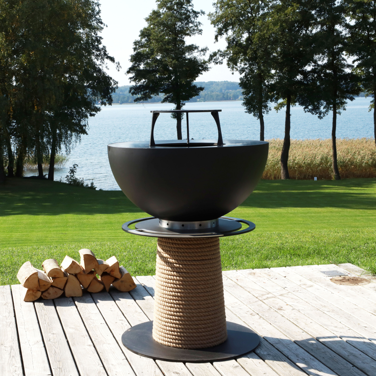masuria-m-leuchturm-gartenkamin-grill-schwarz-web1