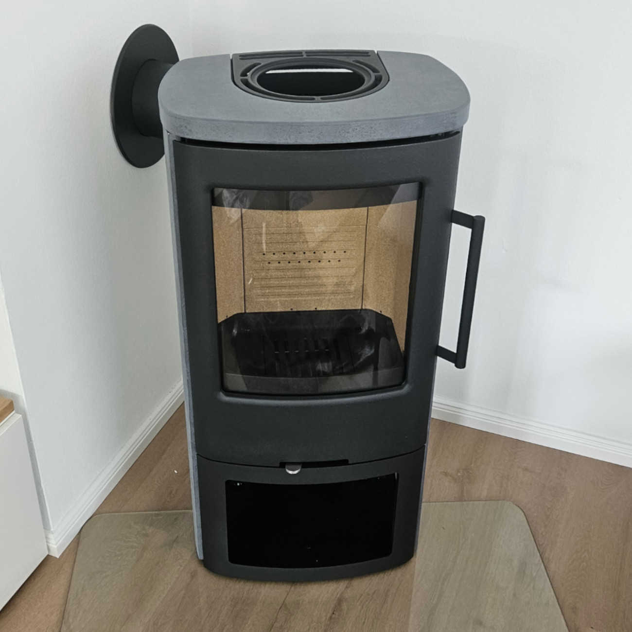 TT44CG TermaStone Kaminofen 5kW in Grau - Magnettür