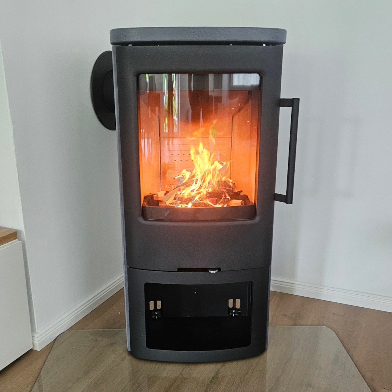 TT44CG TermaStone Kaminofen 5kW in Grau - Magnettür