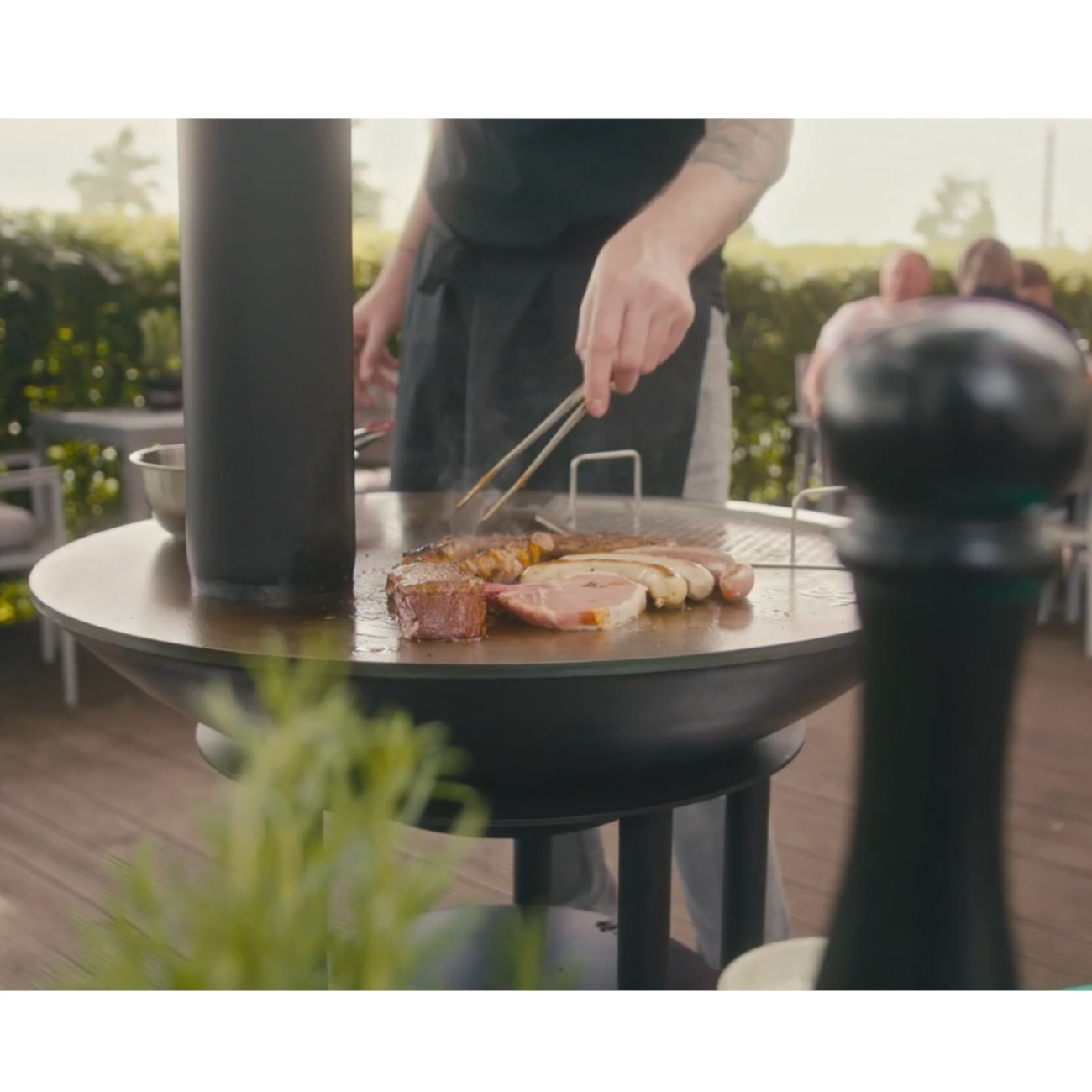 Pill Plancha Grill Schwarz mit Schornstein Pill Plancha Grill Schwarz mit Schornstein