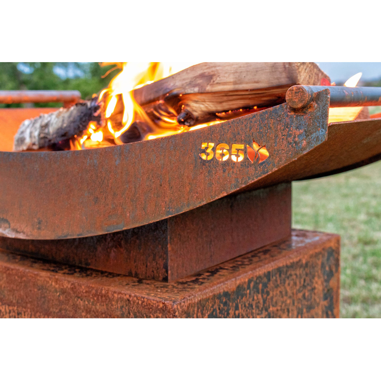 grill-gartenkamin-feuercampus365-akira-podest-cortenstahl-web8