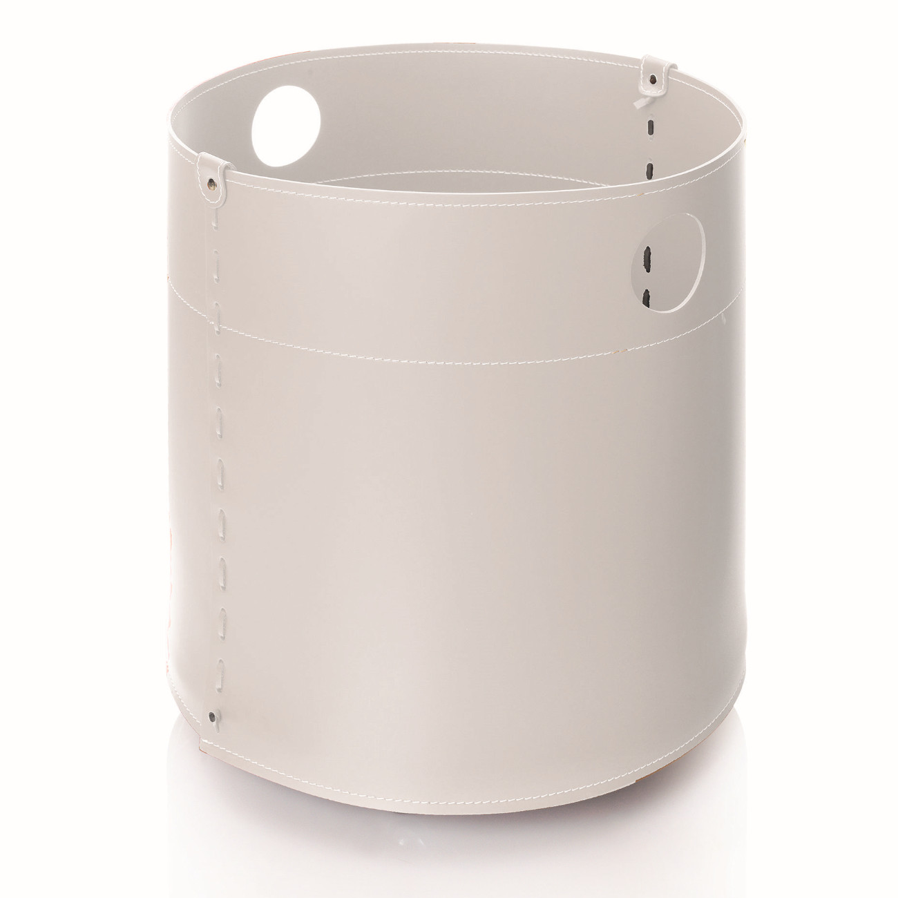 Giro-weiss-holzkorb-korb-web1 Giro Designer Holzkorb Weiß aus regeneriertem Leder mit Rollen