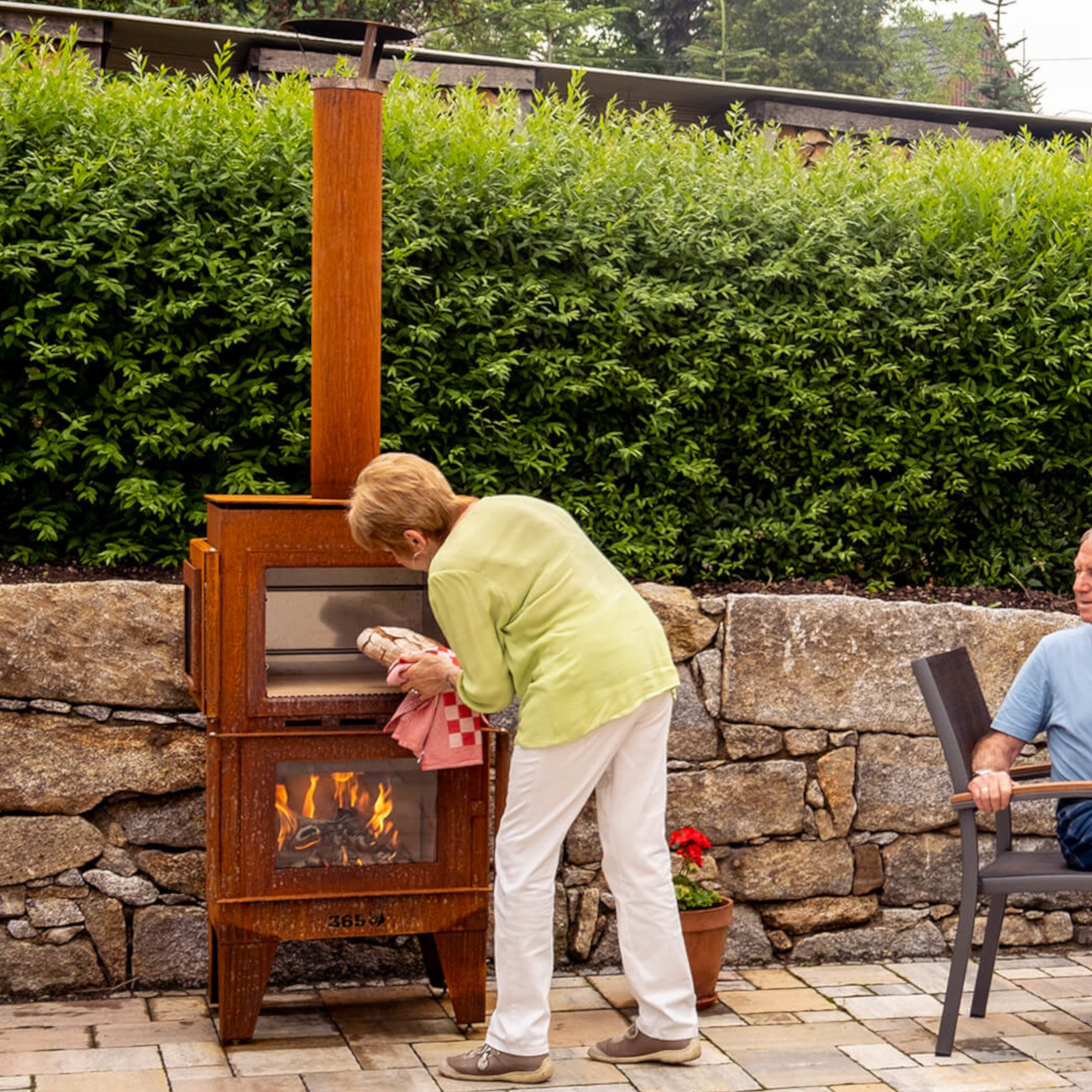 gartenkamin-pizza-ofen-feuercampus365-arved-cortenstahl-web2