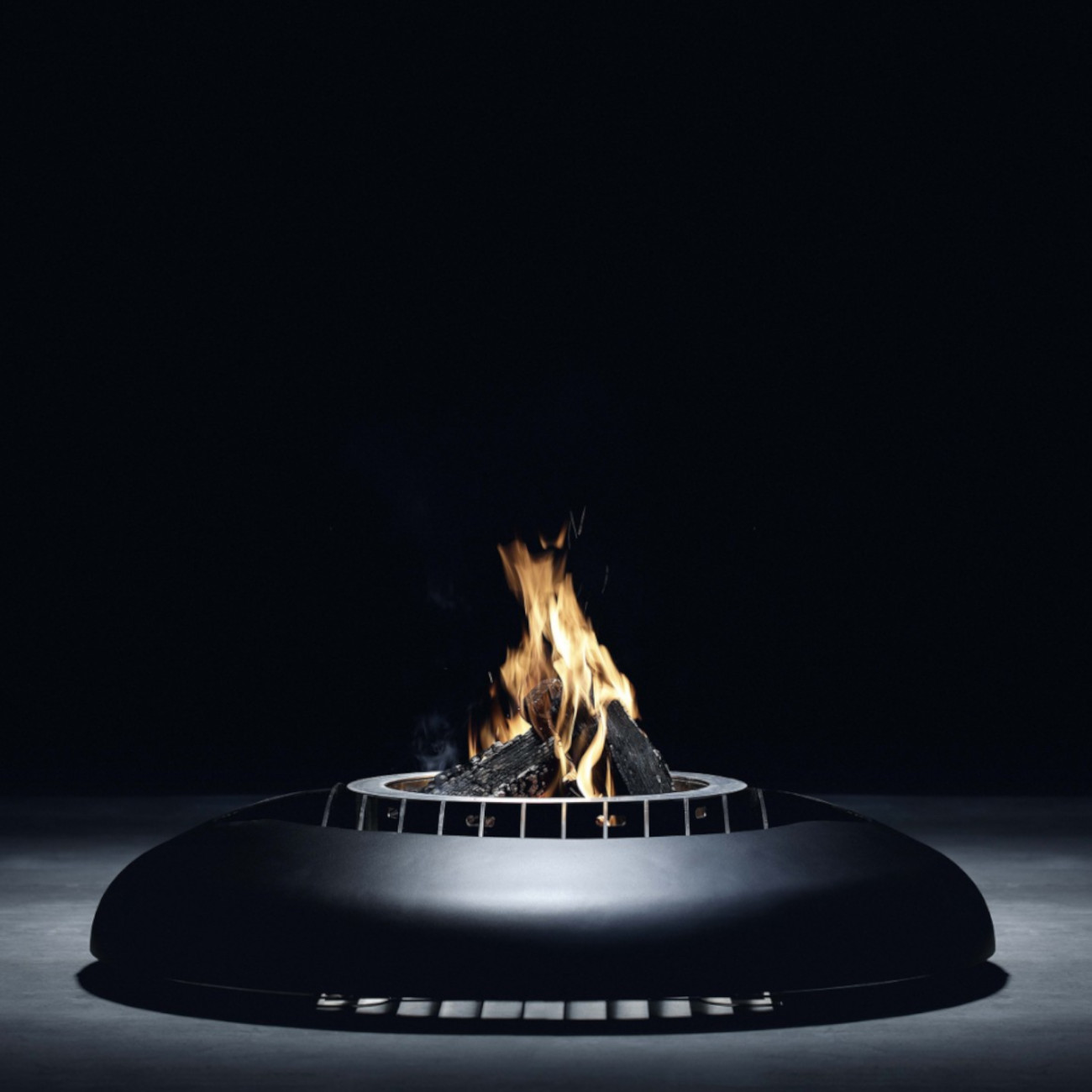 mime-gartenkamin-feuerstelle-feuerschale-grill-web1 Mime Schwarz Designer Feuerschale Gartenkamin optionaler Grill