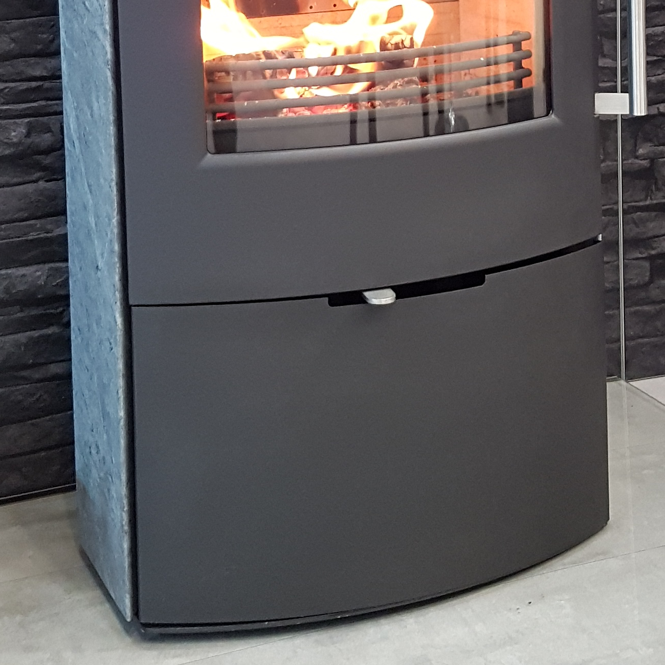 termatech_tt80_schwarz_speckstein_holzfach