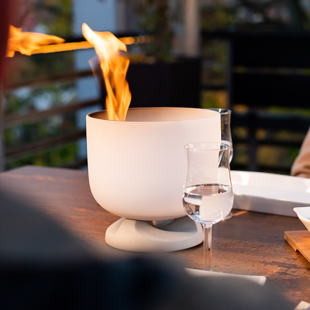 qflame-ethanol-tischkamin-betonsockel-web12