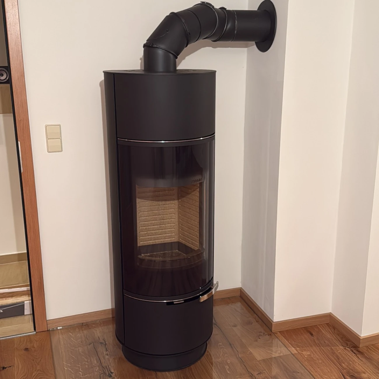 Atika Steel Speicher-Kaminofen Schwarz 7kW Atika Steel Speicher-Kaminofen Schwarz 7kW