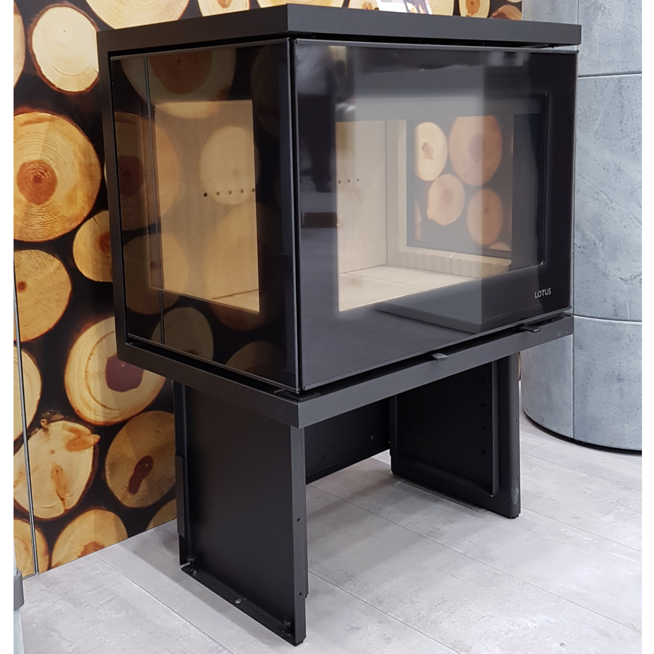 unico-13-kaminkassette-messe1