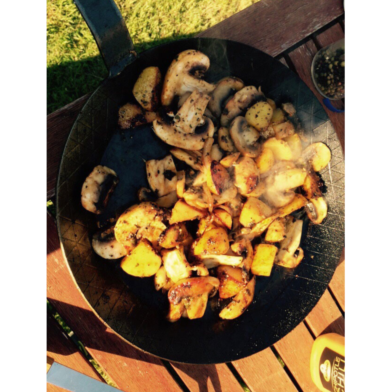 firestar-gartenkamin-holzgrill-zubeh-r-gusspfanne-web4